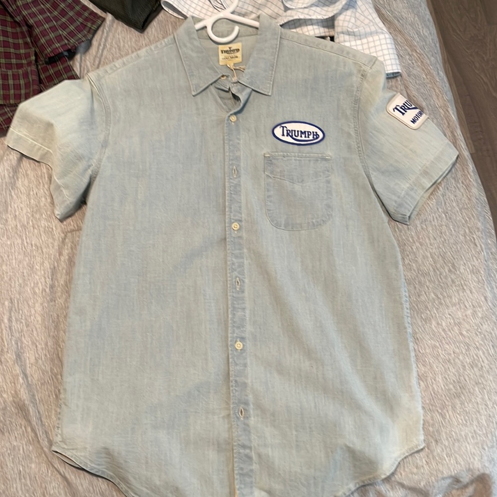 Short sleeve button down